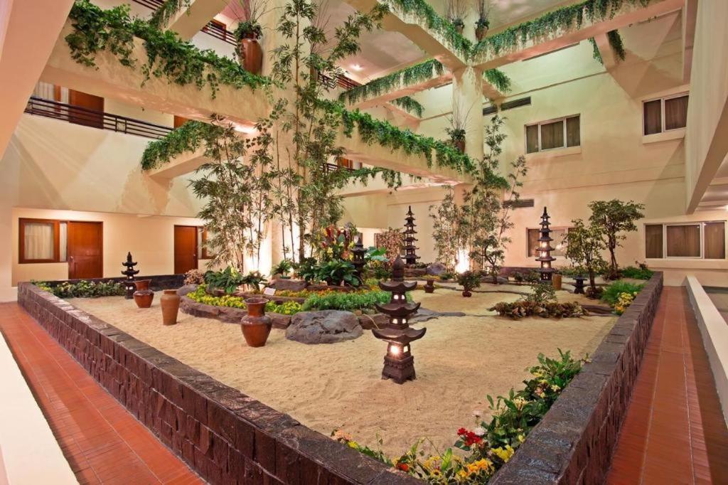 Classic Hotel Джакарта Экстерьер фото